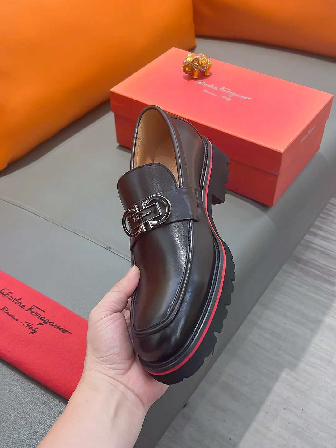 Men's shoes FERRAGAMO "Ferragamo" P540 Regular size: 39-44 (38, 45, 46, 47 customized) (suit shoes) Product materials: Selected first-layer cowhide upper, imported sheepskin lining; original outsole.